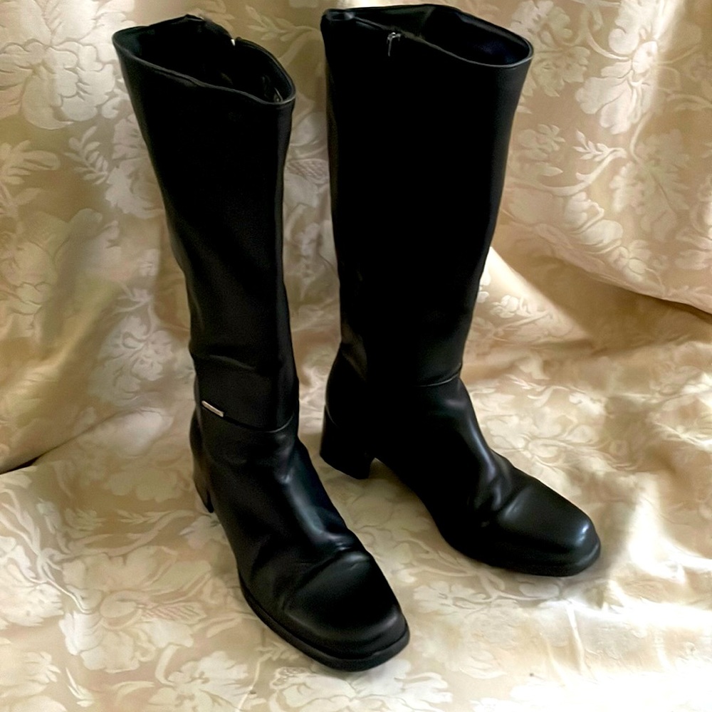 LaValee black leather winter lined boots size 8